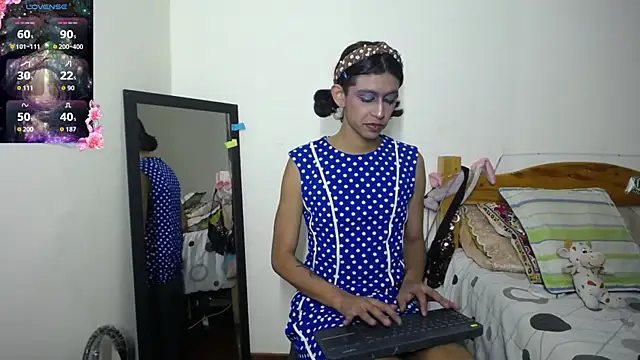 Snapshot of boysLittle chatting on 11-09-25, 05:50 boysLittle online show from 11-09-25, 05:50