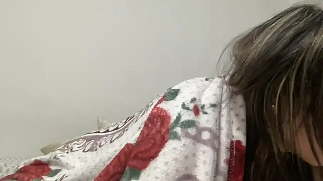 Snapshot of LunaBeya chatting on 10-27-25, 02:54 LunaBeya online show from 10-27-25, 02:54