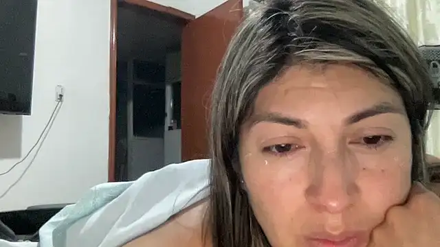 Snapshot of LunaBeya chatting on 11-28-25, 04:26 LunaBeya online show from 11-28-25, 04:26