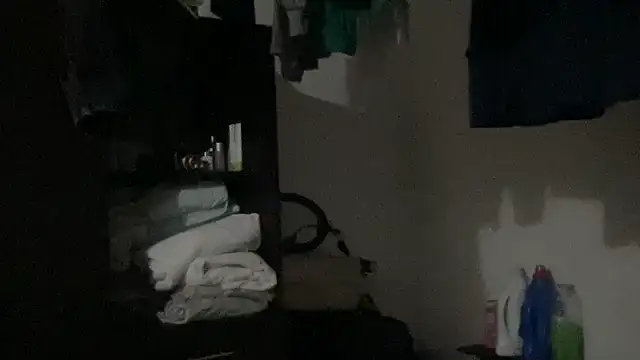 Snapshot of LunaBeya chatting on 12-22-25, 11:51 LunaBeya online show from 12-22-25, 11:51