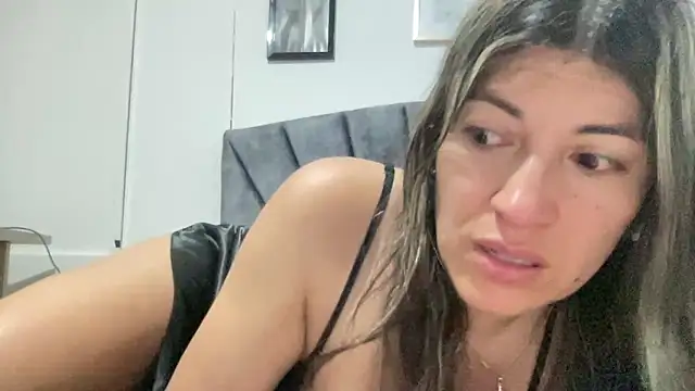 Snapshot of LunaBeya chatting on 02-05-26, 12:32 LunaBeya online show from 02-05-26, 12:32