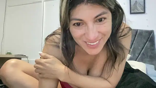 Snapshot of LunaBeya chatting on 02-10-26, 12:31 LunaBeya online show from 02-10-26, 12:31