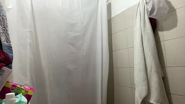 Snapshot of LunaBeya chatting on 02-20-26, 12:27 LunaBeya online show from 02-20-26, 12:27