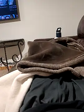 young18dick  online show from 01-08-25, 09:21