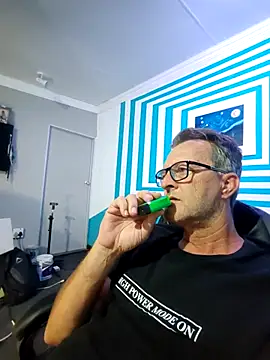 itsmeyes69 online show from 03-21-25, 09:34