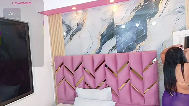 Snapshot of hotiergirl chatting on 10-31-25, 12:17 hotiergirl online show from 10-31-25, 12:17