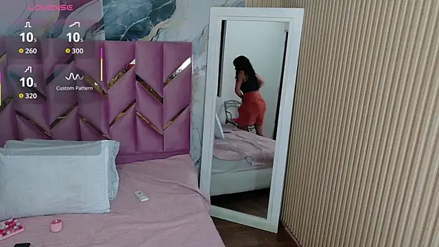 Snapshot of hotiergirl chatting on 11-12-25, 12:27 hotiergirl online show from 11-12-25, 12:27