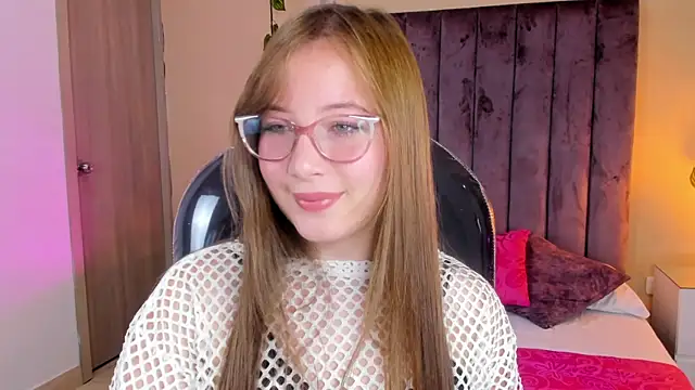 Snapshot of Dahlia_Rousse chatting on 10-28-25, 08:55 Dahlia Rousse online show from 10-28-25, 08:55