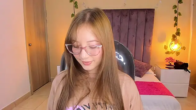 Snapshot of Dahlia_Rousse chatting on 11-08-25, 01:39 Dahlia Rousse online show from 11-08-25, 01:39