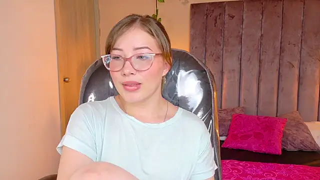 Dahlia Rousse online show from 05-31-26, 05:04