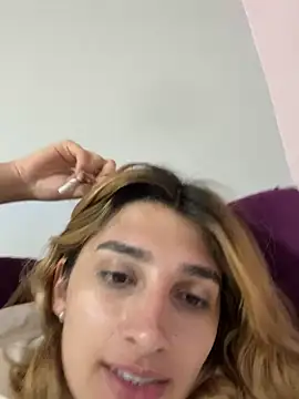 Snapshot of Queensara_ chatting on 02-25-25, 01:20 Queensara online show from 02-25-25, 01:20