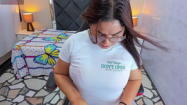 Snapshot of CamyMature chatting on 01-23-25, 06:14 CamyMature online show from 01-23-25, 06:14