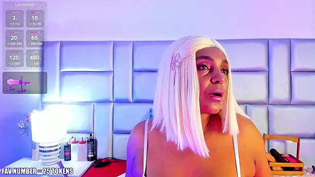 LovelyNickii online show from 11-19-25, 01:00