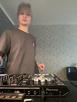 Snapshot of BeatriceXCute chatting on 01-17-25, 10:00 BeatriceXCute online show from 01-17-25, 10:00