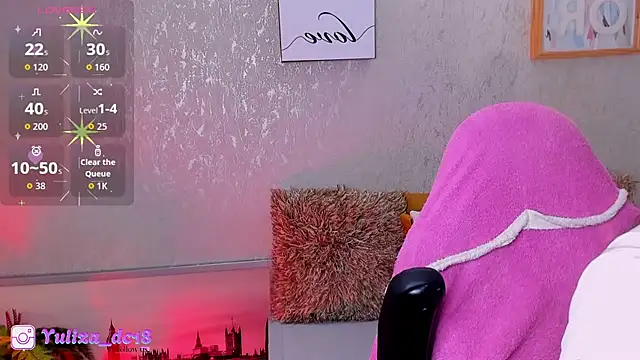 Luxury Woman online show from 03-18-26, 04:04