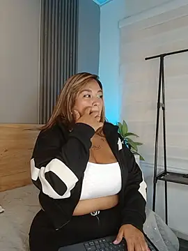 Elise-Leyton online show from 05-22-26, 04:56