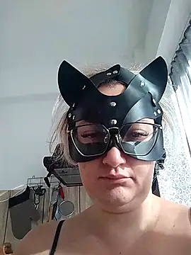 Snapshot of blondaf chatting on 10-10-25, 06:34 blondaf online show from 10-10-25, 06:34