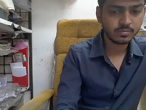 Snapshot of cute_modell chatting on 12-18-25, 12:33 cute modell online show from 12-18-25, 12:33