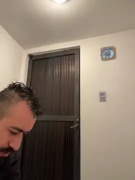 Snapshot of leonardohot1987 chatting on 01-15-25, 04:21 leonardohot1987 online show from 01-15-25, 04:21