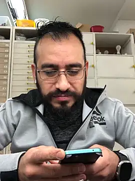 Snapshot of leonardohot1987 chatting on 01-24-25, 05:42 leonardohot1987 online show from 01-24-25, 05:42