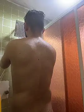 Snapshot of leonardohot1987 chatting on 11-26-25, 02:45 leonardohot1987 online show from 11-26-25, 02:45