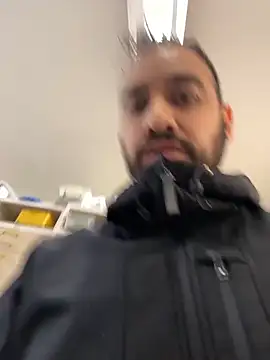 Snapshot of leonardohot1987 chatting on 02-06-26, 06:33 leonardohot1987 online show from 02-06-26, 06:33