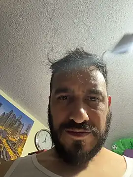 Snapshot of leonardohot1987 chatting on 02-12-26, 01:00 leonardohot1987 online show from 02-12-26, 01:00