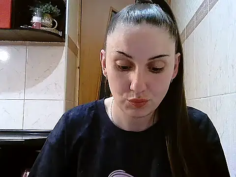 Snapshot of Yuliia30 chatting on 05-02-26, 04:12 Yuliia30 online show from 05-02-26, 04:12