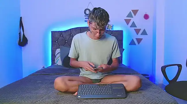 Snapshot of andrew_willyams chatting on 01-20-25, 06:10 andrew willyams online show from 01-20-25, 06:10