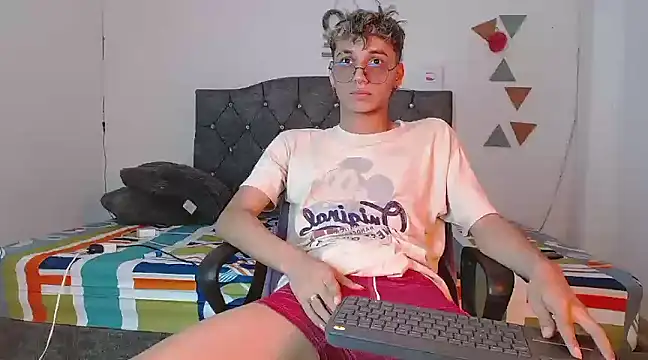 Snapshot of andrew_willyams chatting on 02-19-25, 06:32 andrew willyams online show from 02-19-25, 06:32