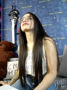 Snapshot of LittleX_Angel chatting on 02-11-25, 06:30 LittleX Angel online show from 02-11-25, 06:30