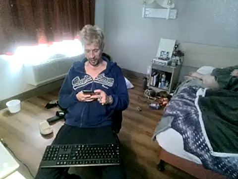 Snapshot of AQuickPhyx chatting on 02-20-25, 04:36 AQuickPhyx online show from 02-20-25, 04:36