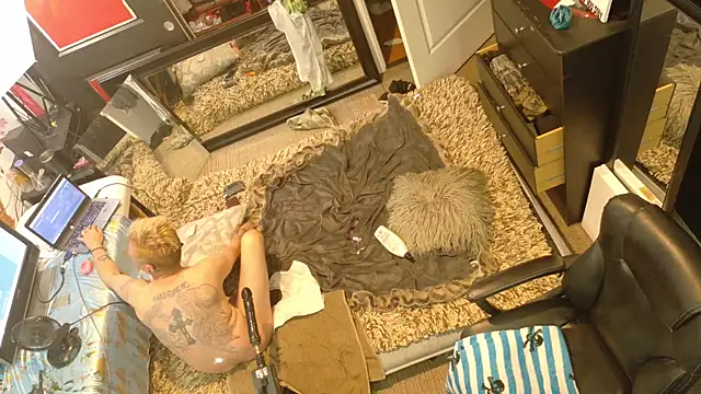 Snapshot of AQuickPhyx chatting on 03-16-26, 11:53 AQuickPhyx online show from 03-16-26, 11:53