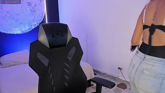 BellaaStorm online show from 11-04-25, 04:33