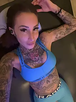 Snapshot of Black_sweet_Rose chatting on 01-26-25, 02:41 Black sweet Rose online show from 01-26-25, 02:41