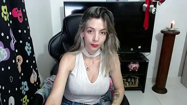 Princezzlove3 online show from 01-22-25, 11:43