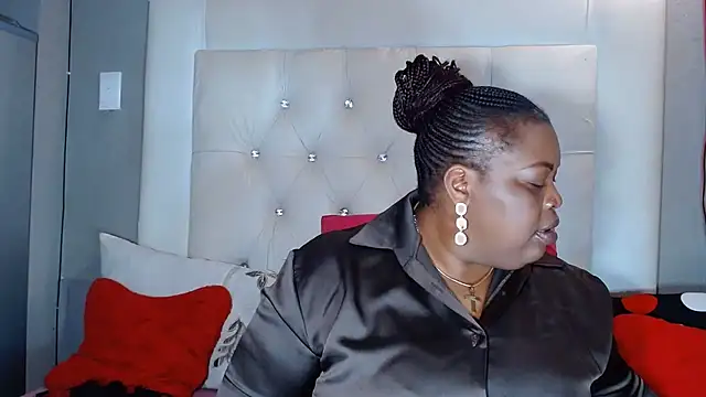 omalicha98 online show from 06-12-26, 07:40