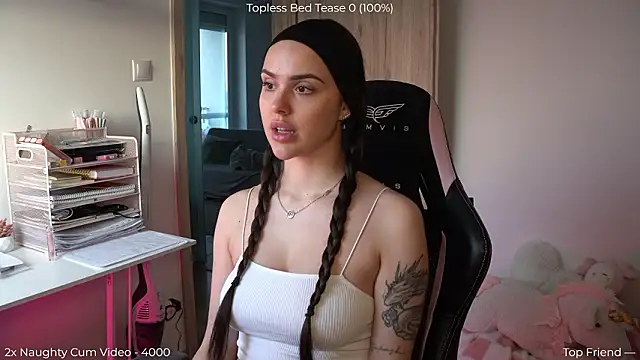 Snapshot of NaomiiMoon chatting on 03-15-26, 04:24 NaomiiMoon online show from 03-15-26, 04:24