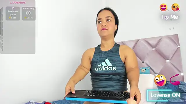 AnieRey online show from 02-11-26, 09:42