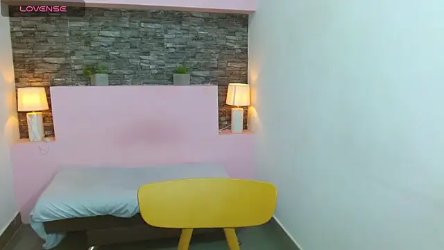 Snapshot of ScarletEmber3 chatting on 02-25-25, 04:03 ScarletEmber3 online show from 02-25-25, 04:03