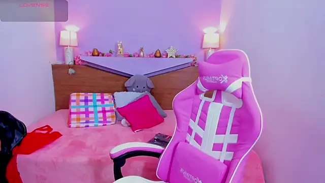 Snapshot of ScarletEmber3 chatting on 03-21-25, 03:44 ScarletEmber3 online show from 03-21-25, 03:44