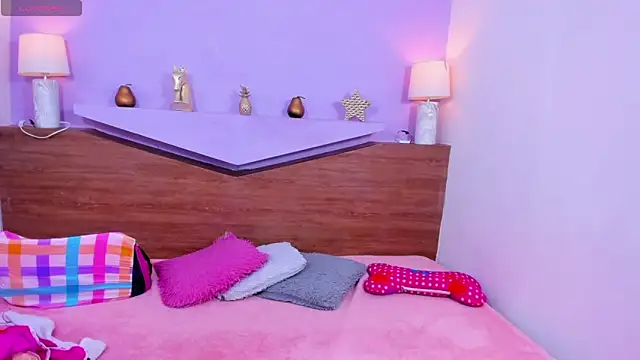 Snapshot of ScarletEmber3 chatting on 10-05-25, 05:06 ScarletEmber3 online show from 10-05-25, 05:06