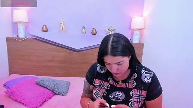 Snapshot of ScarletEmber3 chatting on 10-09-25, 03:59 ScarletEmber3 online show from 10-09-25, 03:59