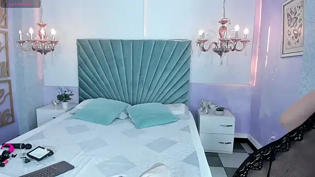 Aitana Hilton  online show from 09-16-25, 11:55