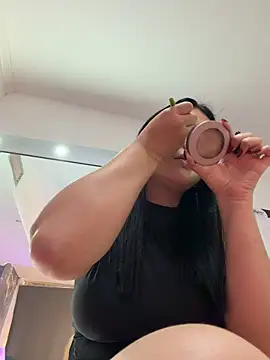 Aitana Hilton  online show from 12-17-25, 11:38