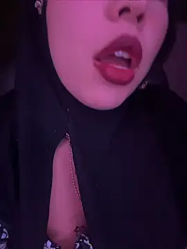 Snapshot of zahra_Jalid chatting on 06-11-26, 12:32 zahra Jalid online show from 06-11-26, 12:32