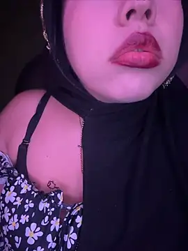 Snapshot of zahra_Jalid chatting on 06-11-26, 02:53 zahra Jalid online show from 06-11-26, 02:53