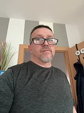 Snapshot of pawprzy chatting on 02-08-25, 01:33 pawprzy online show from 02-08-25, 01:33