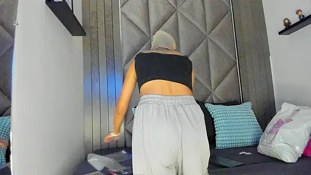 SabrinaSpell  online show from 09-13-25, 11:43