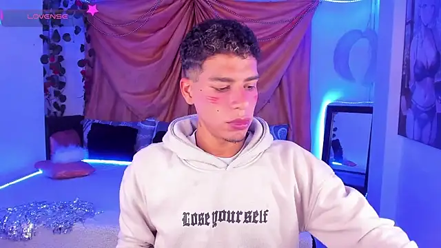 Snapshot of Ethan_Boyy chatting on 10-23-25, 10:52 Ethan Boyy online show from 10-23-25, 10:52